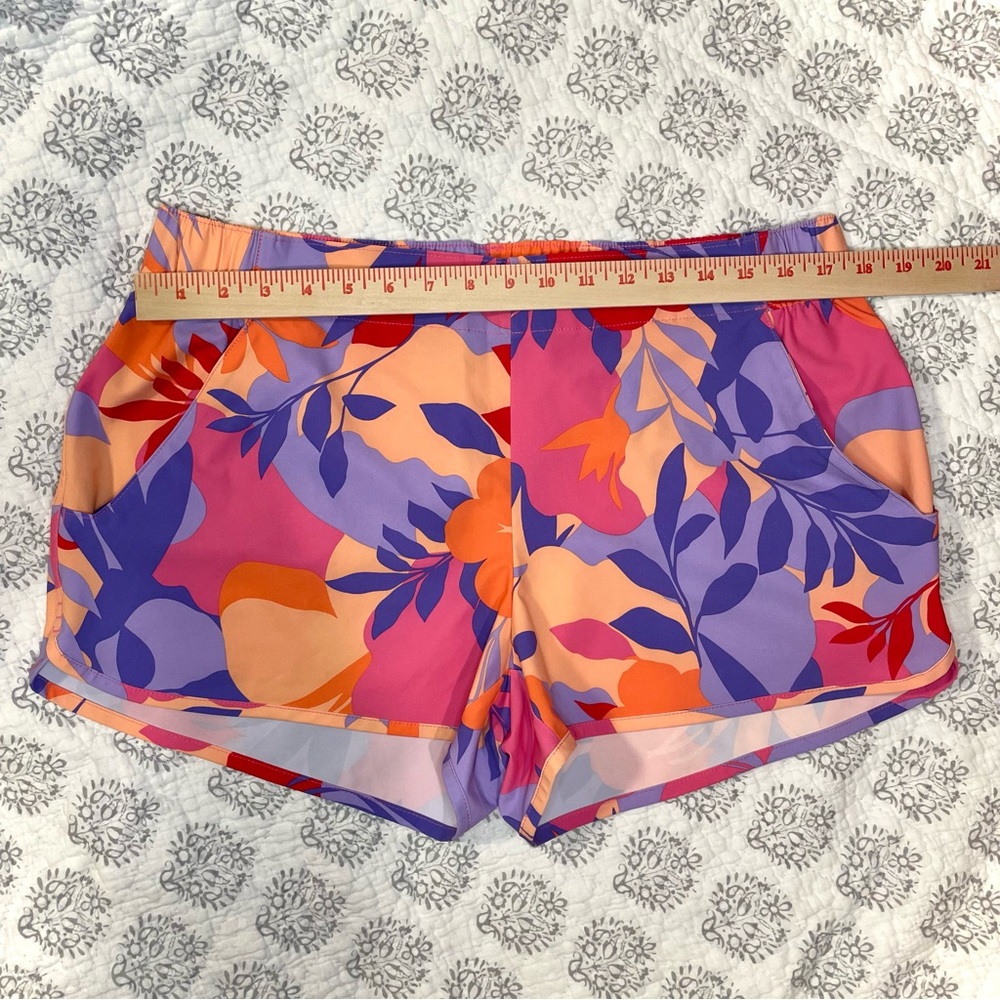 Columbia Pleasant Creek Colorful Floral Women's Athletic Shorts like new, Large - Picture 2 of 9